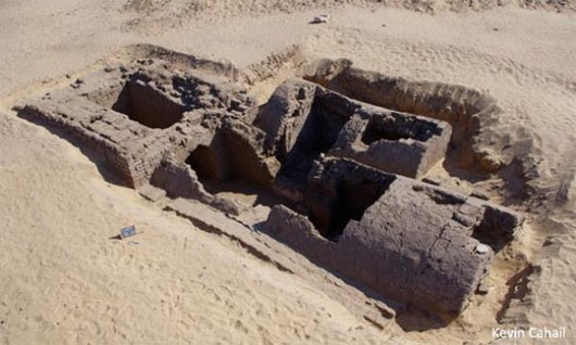 Ph&aacute;t hiện lối v&agrave;o kim tự th&aacute;p b&iacute; ẩn ở th&aacute;nh địa Abydos